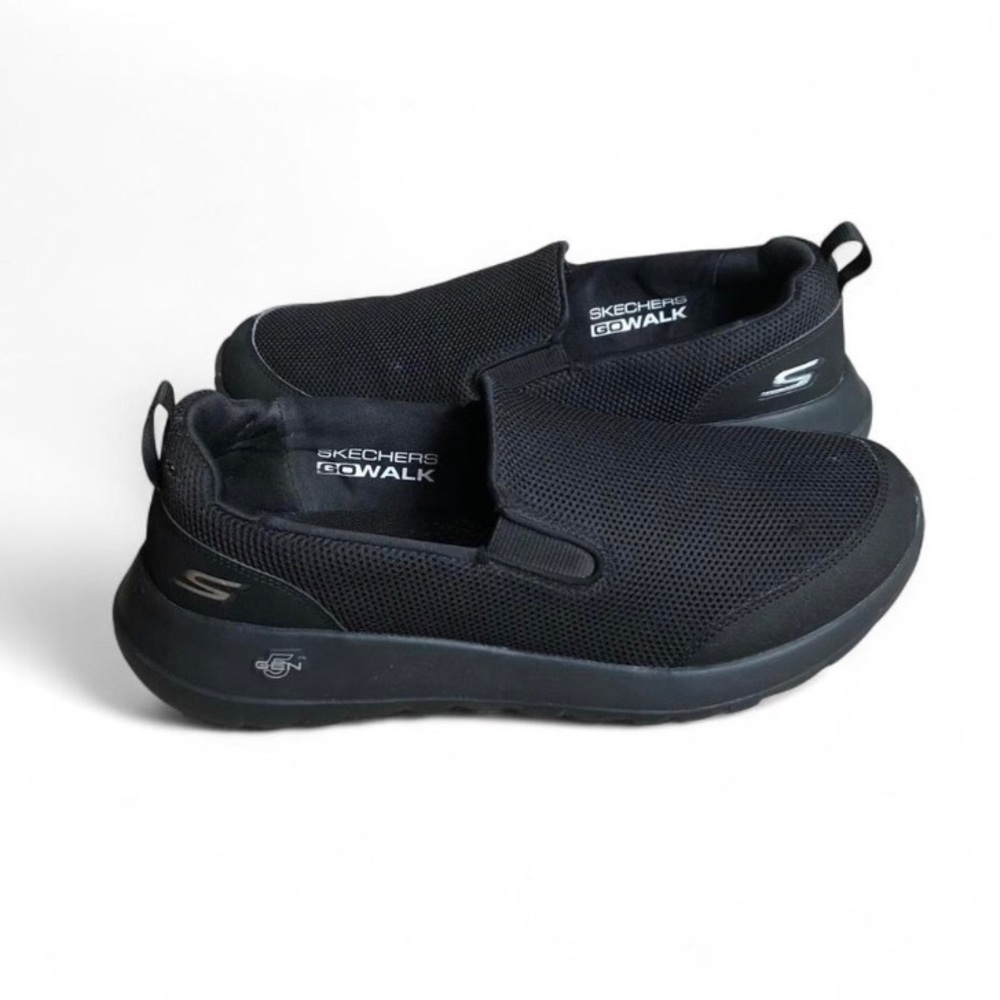 Skechers GOwalk Men’s Black Slip-On Loafers Size 8